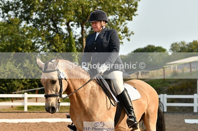 250817-092420-06898 - 082-Sarah.DavisWinston.Classic.Gold