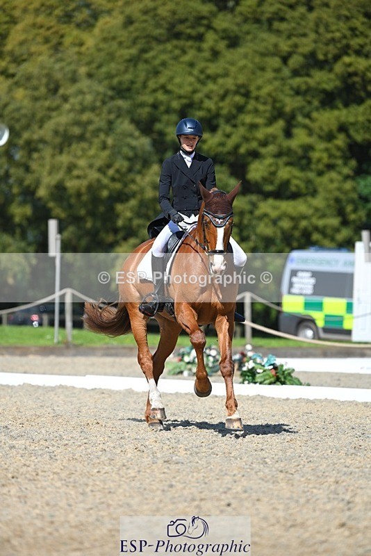 230526-160045-07237 - 252-LVS_MOVISTAR-Elizabeth_Barratt-WEDTrotUp+DR