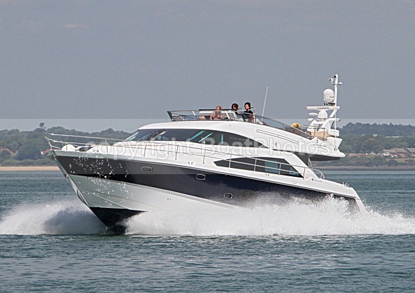 100621 MADNESS FAIRLINE SQUADRON 64 IMG_5234 - Flybridge Cruisers