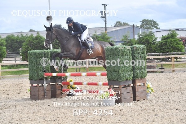 BPP_4254 - CLASS 12 SUN Senior British Novice/ 90cm Open