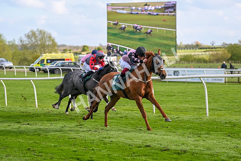 240424-Race 7-Fly Pass-8557 - Race 7