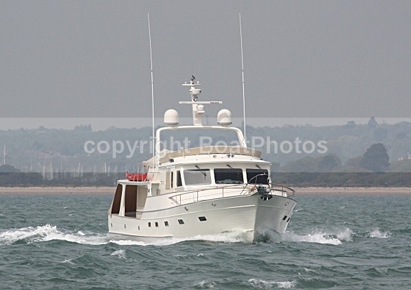 090423 TUI IMG_4920 - Motor Yachts