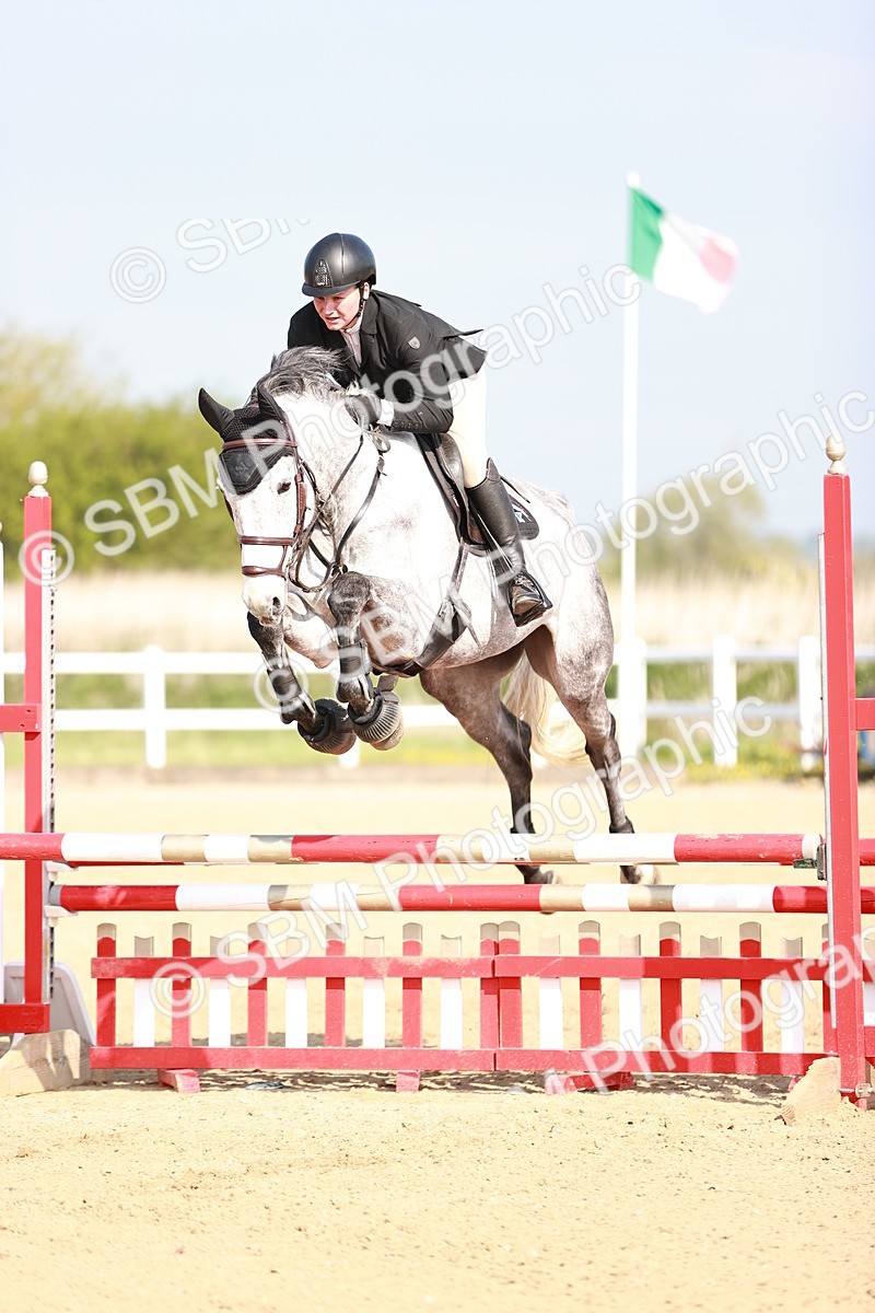  - Class 21 - Senior British Novice - 90cm