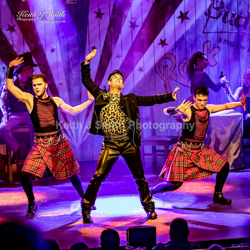 7KJS0052 - Ambition show team