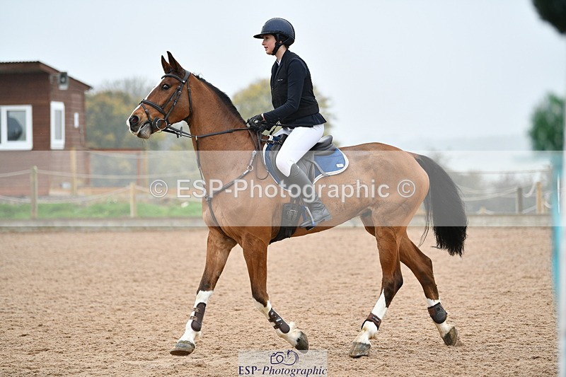 241102A-111154-04218 - SAT Cls 9 British Novice and 90cm Open