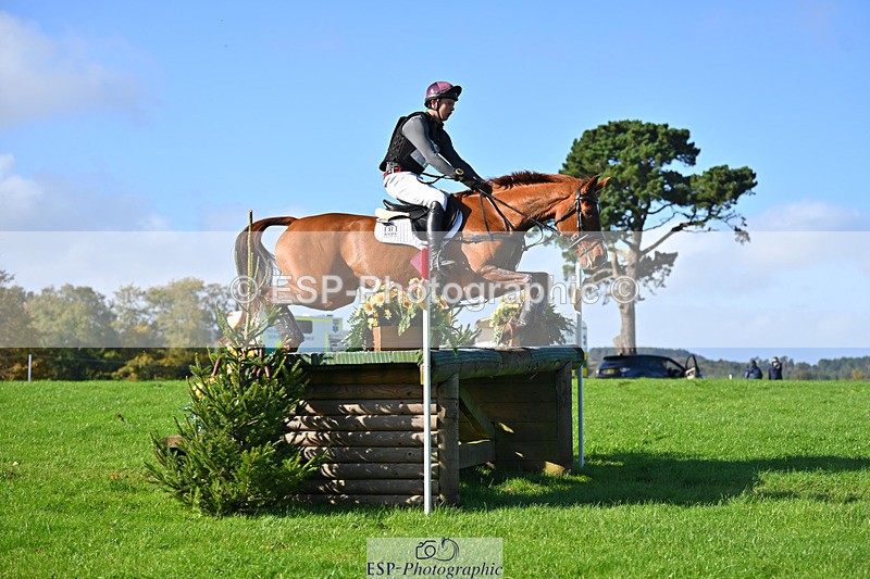 241025-112323-06706 - 017-Louis.Pern-CLASSICTOP.MISS.VIVIENNE