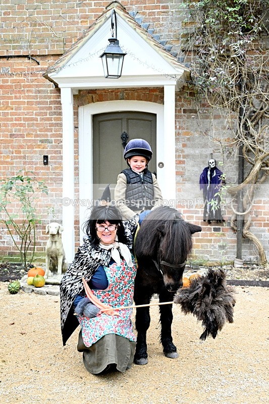 WJ7_6799 - Berks & Bucks - Children's Meet - The Old Farmhouse – Steventon.