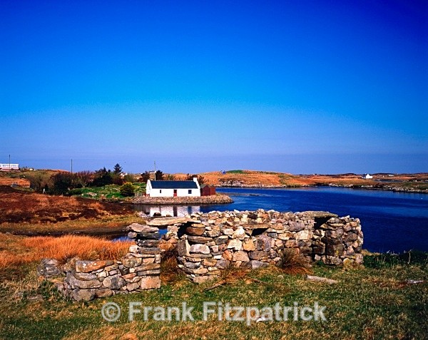 Crofters cottage, Loch Carnan, South Uist, Outer Hebrides. - Island of South Uist in the Outer Hebrides