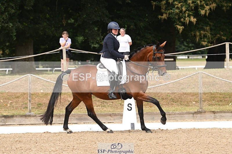 250719A-105036-04059 - 134-Carly.Moore-Taylors.Park.De'.Debutant