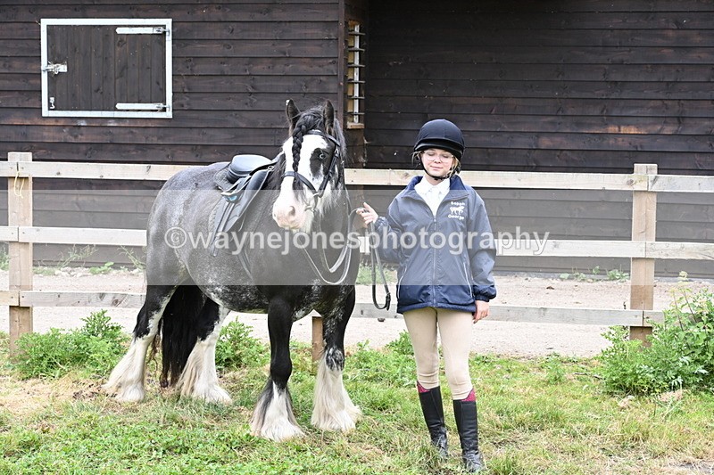 WJ6_2892 - Berks & Bucks - The Old farmhouse - Hound Exercise 20-08-25