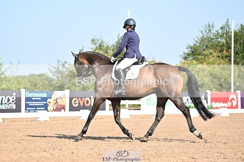 250816-100157-03033 - 096-Louisa.ChattingFirst.Mohican.II