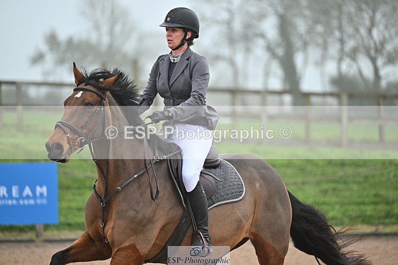 241103A-105732-06815 - SUN Cls 18 British Novice and 90cm Open