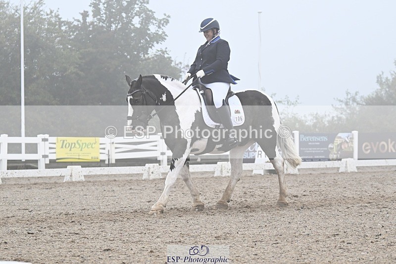 250907-150244-09016 - 106-Lucy.HamblettGalliano.Gold.Dust