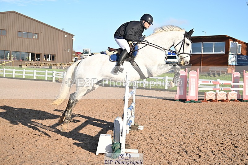 231210A-131227-02515 - Cls 20 Newcomers & 1.10m Open