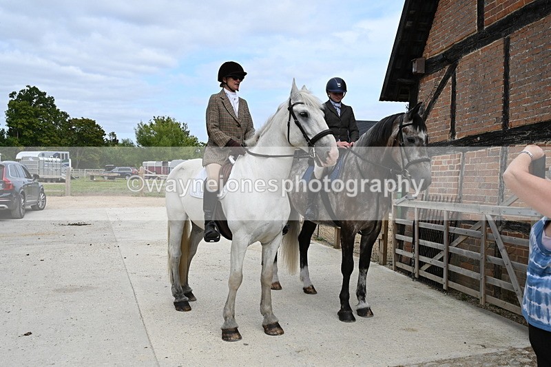 WJ6_3527 - Berks & Bucks - The Old farmhouse - Hound Exercise 20-08-25