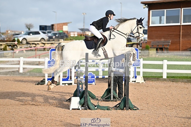 241208-134905-01836 - Cls 21 Newcomers and 1.10m Open