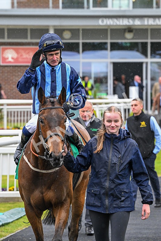 160526-Rcae 8-Run This Way-0271 - Race 8 5.57pm Sky Bet Build A Bet Handicap