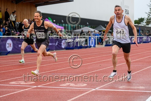 ComMast25-910376 - Track Male Set One