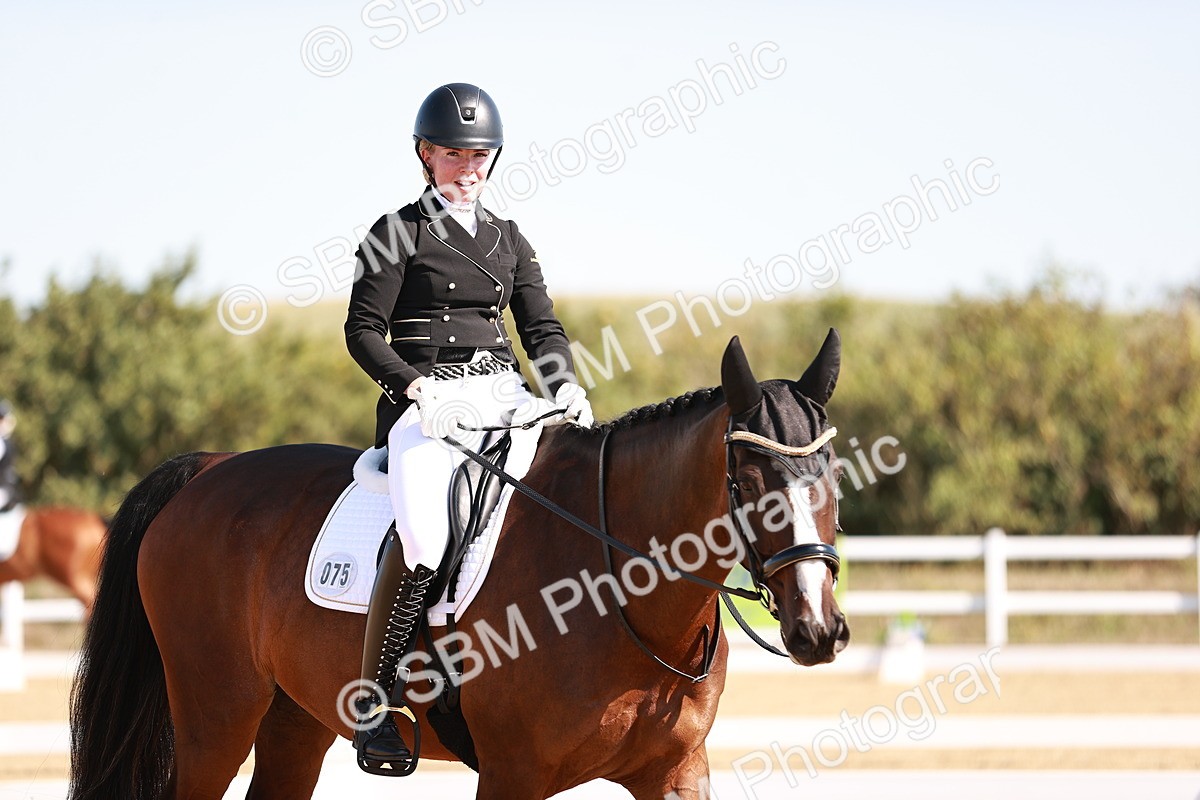 SBM_004404 - Class 12 - Novice 5 - 10.31-11.41