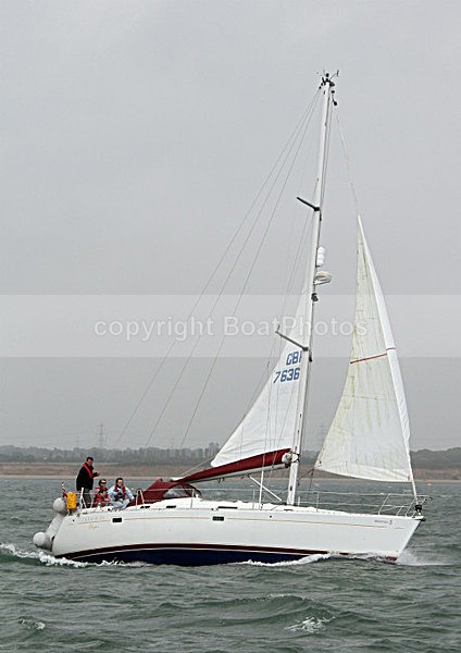 110625 GBR7636T OCEANIS IMG_3646 - Sailboats - monohull