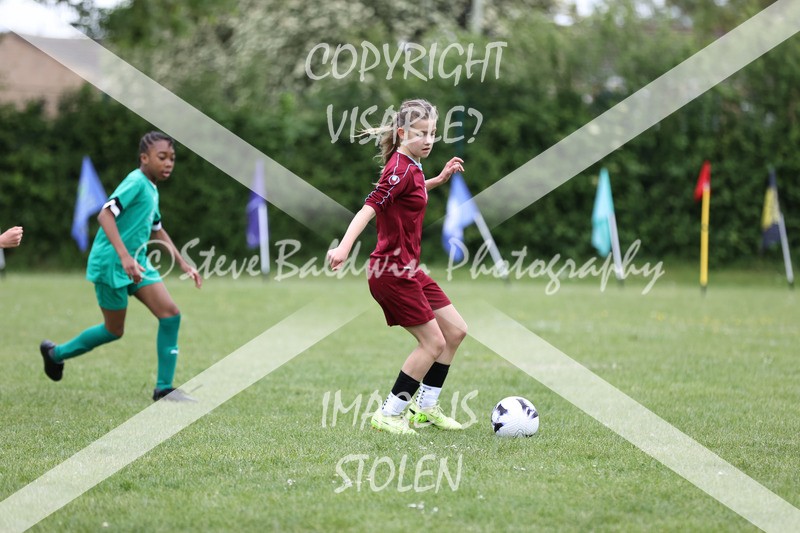 1DX31935 - Covingham Park V Tadpole Farm