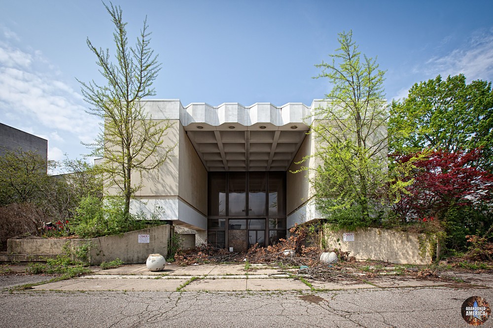 Randall Park Mall (North Randall, OH) | Spring Sale - Randall Park Mall