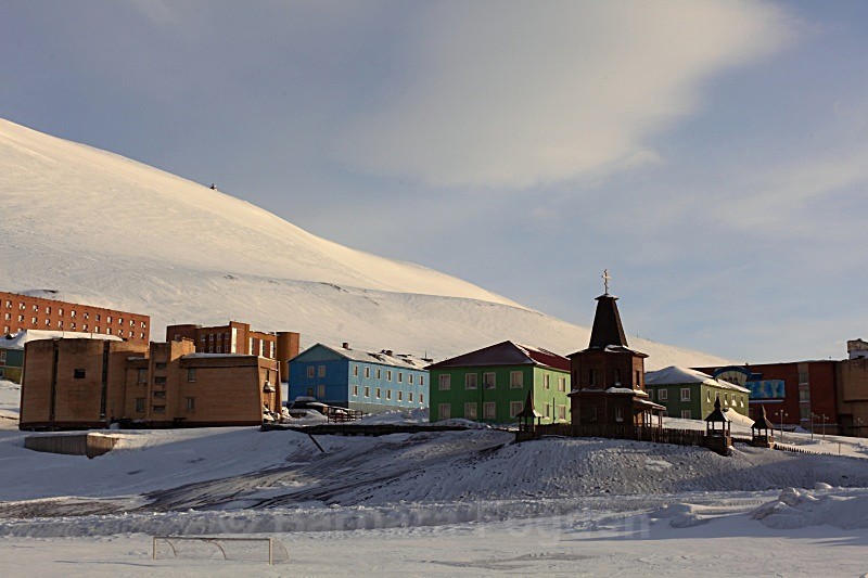 Barentsburg 6215 - Winter in the daylight