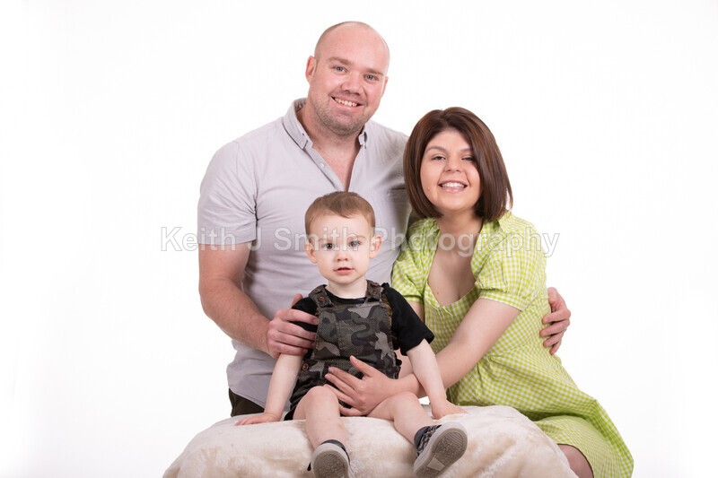 2KJS2735 - Jannie, Kristen & family. Studio
