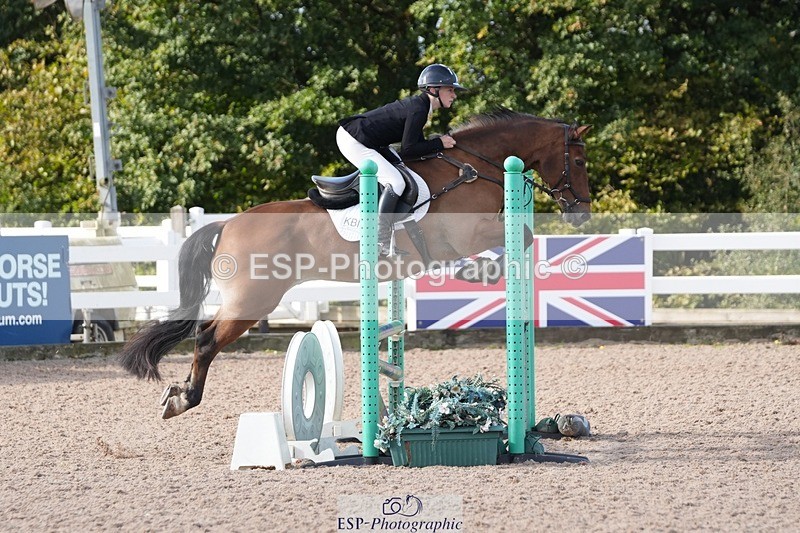 251005-104311-02623 - Cls 22 British Novice and 90cm