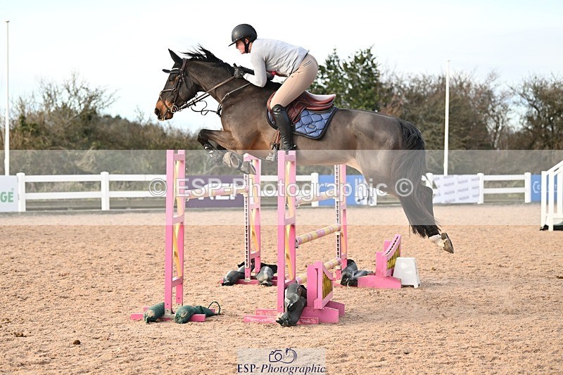 241208-140451-01874 - Cls 22 Foxhunter and 1.20m Open