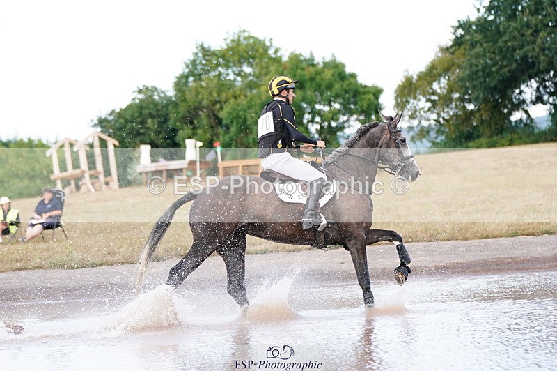 250802A-175854-09073 - H-370-Tom.Rowland-STRACOMER.CANDY.TOWN