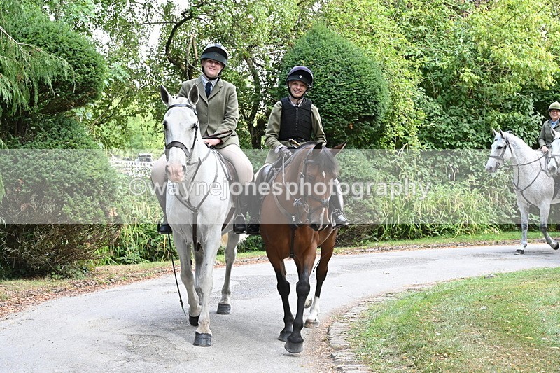 WJ6_3970 - Berks & Bucks - The Old farmhouse - Hound Exercise 20-08-25