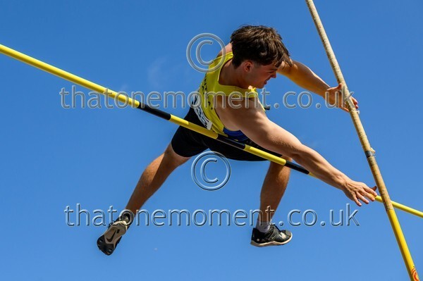 Age25SAT-916102 - Field Male