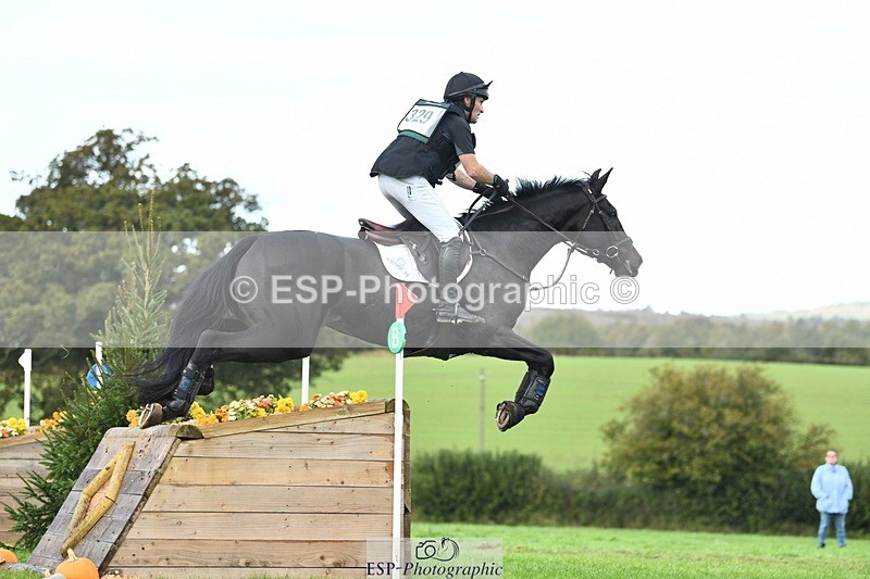 231022-134509-28729 - 329-RINGFORT.REVE.DU.MOULIN-Andrew.Downes-XC