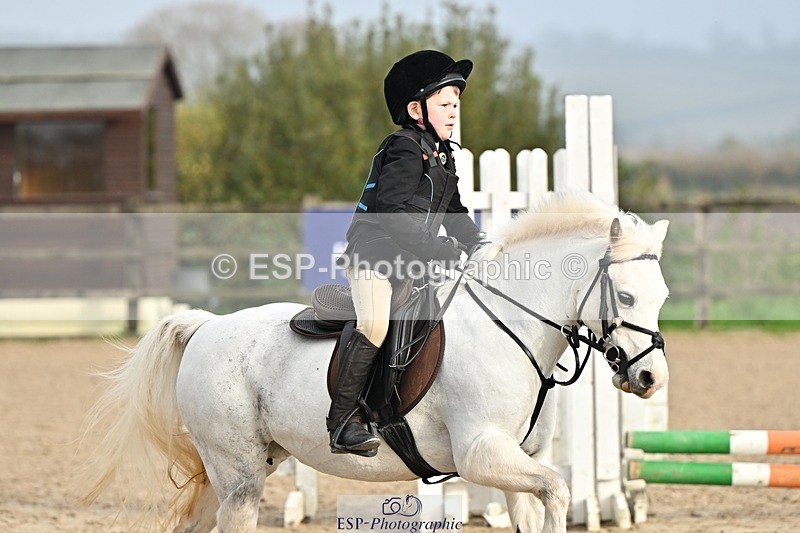 241110-103354-00340 - 40cm Showjumping