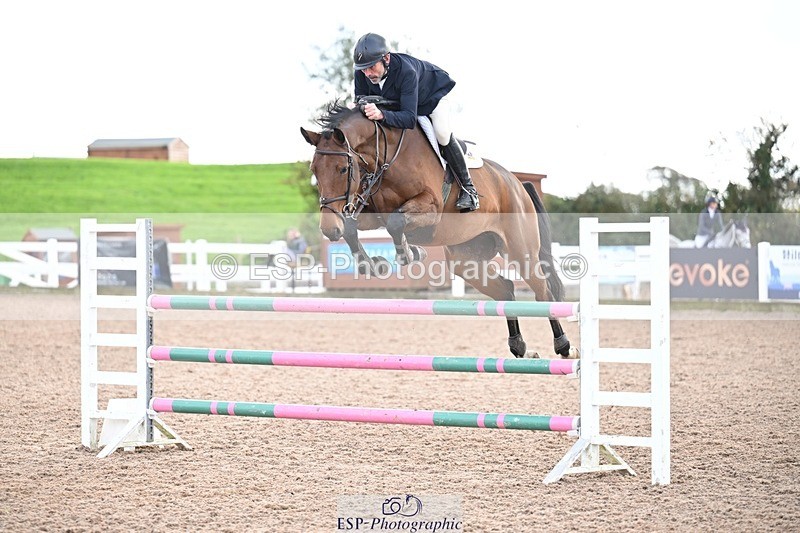 251022-125357-00448 - Cls 4 Snr Newcomers 1.10m