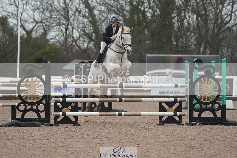 251207-120109-01932 - Cls 20 Snr Newcomers and 1.10m