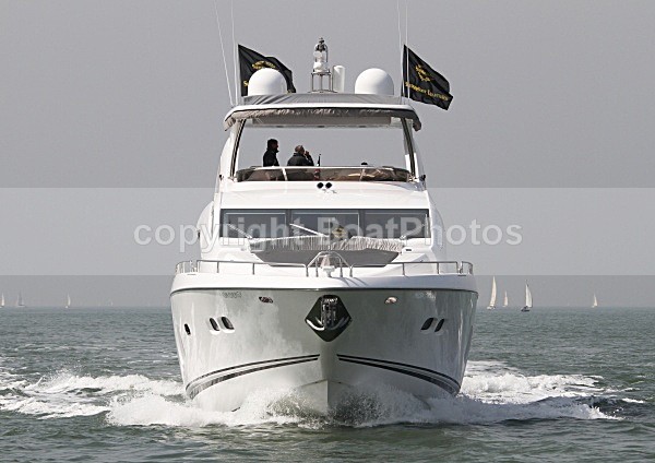 100424 SUNSEEKER CHARTER HIGH ENERGY IMG_3168jpg - Flybridge Cruisers