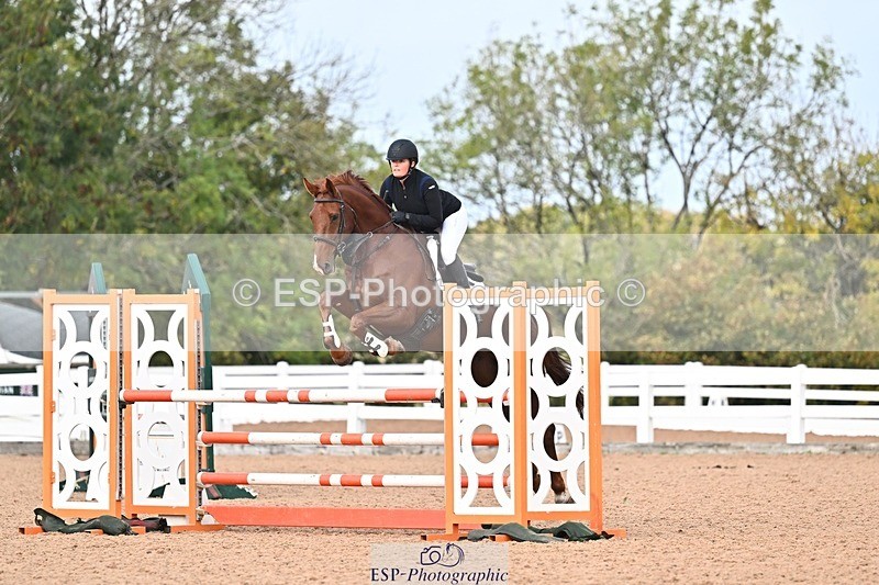 261014-125351-00507 - Cls  05 Snr Newcomers & 1.10m Open