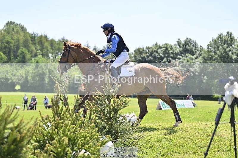 240525-120520-13153 - 367-CROSSTOWN_FINTANS_LAST-Catherine_Burrell