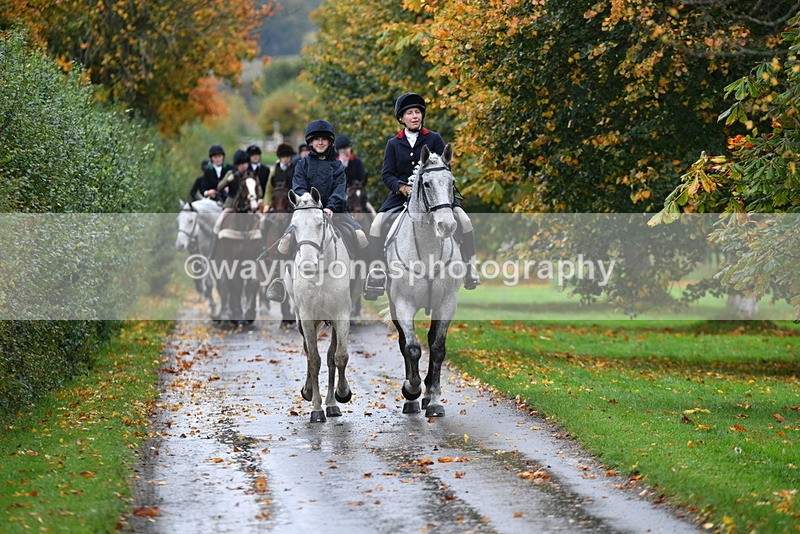 WJ5_6187 - B&B walk back for Hunt Tea !
