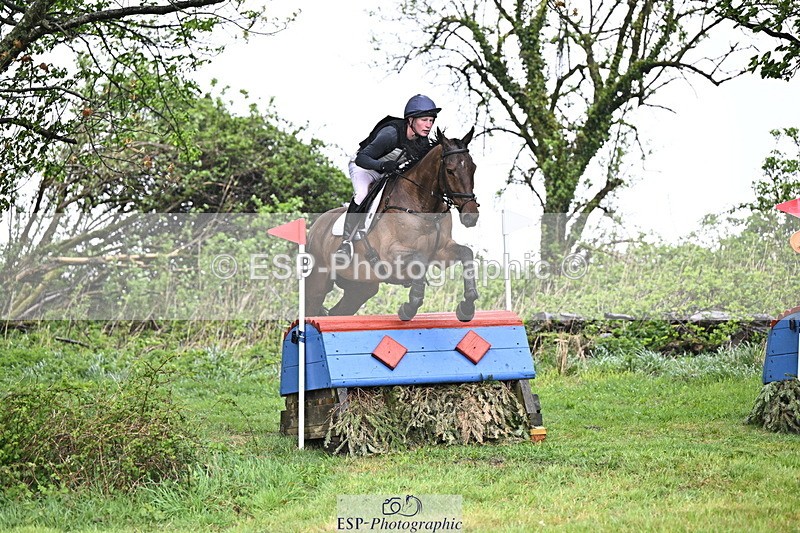 250418-123930-03056 - 025-Oliver.Thompson-HOLD.ME.TIGHT