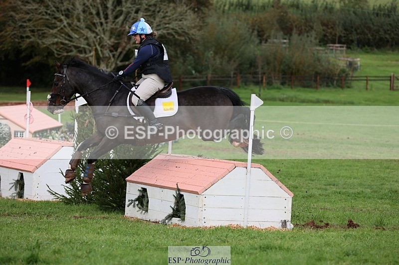 231021-135714-17202 - 444-REDHILL.SKANDEL-Emma.Stokes-SC+XC