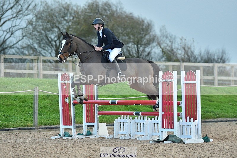 231119A-152126-06377 - Sun Cls 11-13 Children on Horses 90cm, 1m & 1.10m