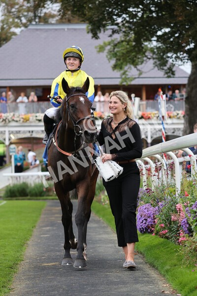 yr09102021r7-40 - Race 7 5.00pm Coral Proud Sponsors Of British Racing Finale Handicap