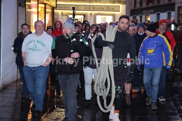 DAD_2037 - Stromness Yule Log Pull