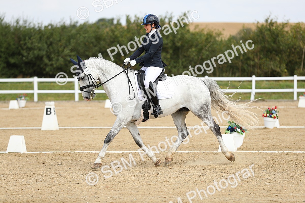 SBM_016405 - Class 13 - Novice 23 - 11.25-12.35