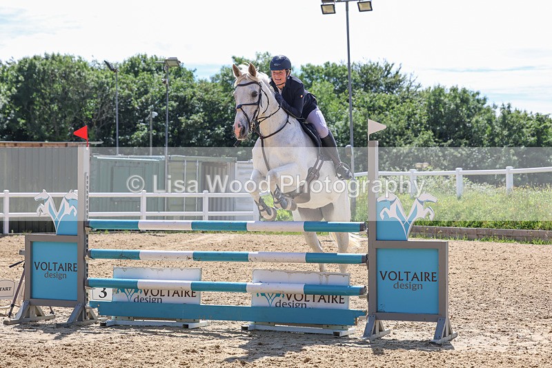 3E7A7463 - Class 8: Senior Newcomers/1.10m open