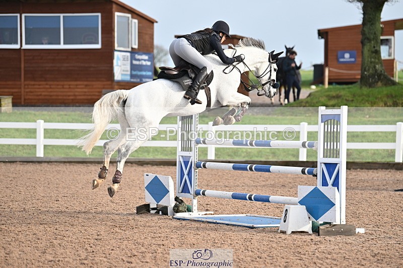 231209A-121936-01748 - Cls 12 Newcomers & 1.10m Open