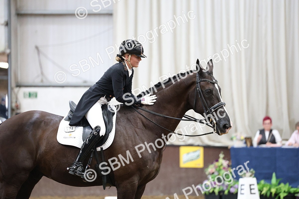 SBM_004696 - Class 9 - FEI Inter 1 Gold - 16.59-17.47